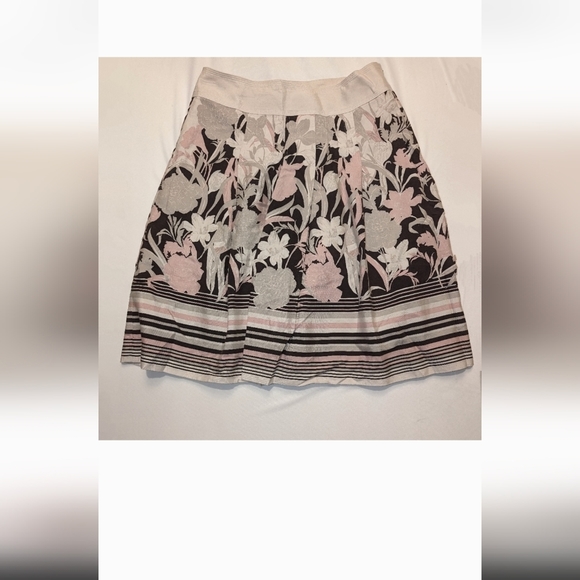 Ann Taylor Dresses & Skirts - Ann Taylor Skirt size 4